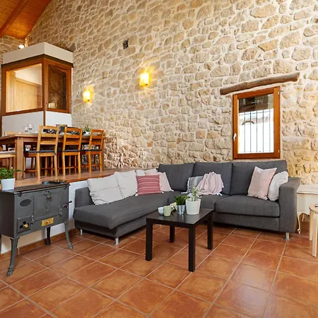 Espacioso Pajar Con Chimenea Y Bbq En El Matarrana Lledó